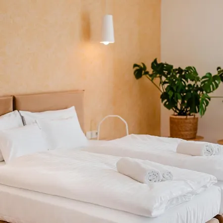 H11 Bed & Breakfast